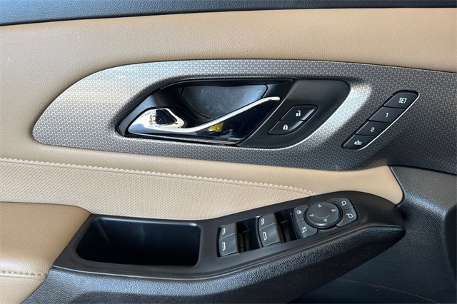 Vehicle image 11 of 28