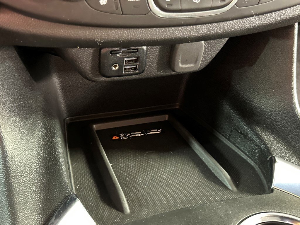 Vehicle image 35 of 38