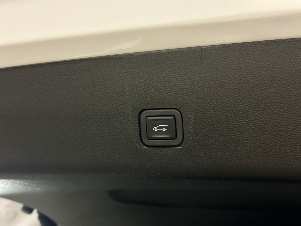 Vehicle image 18 of 38