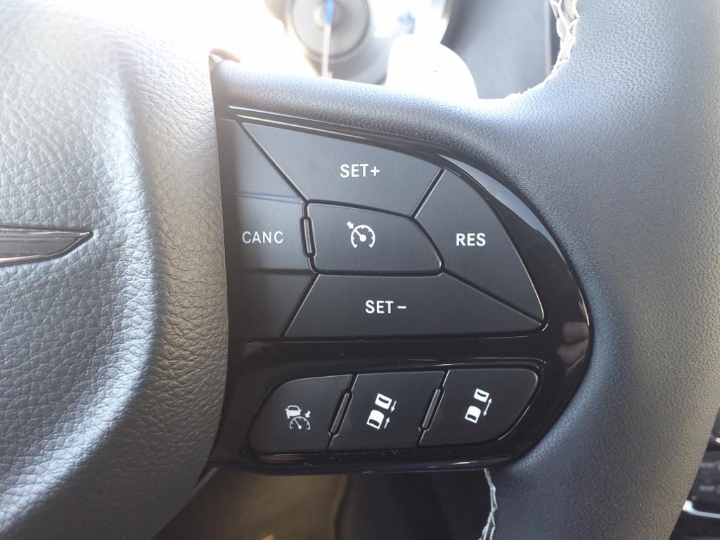 Vehicle image 17 of 33