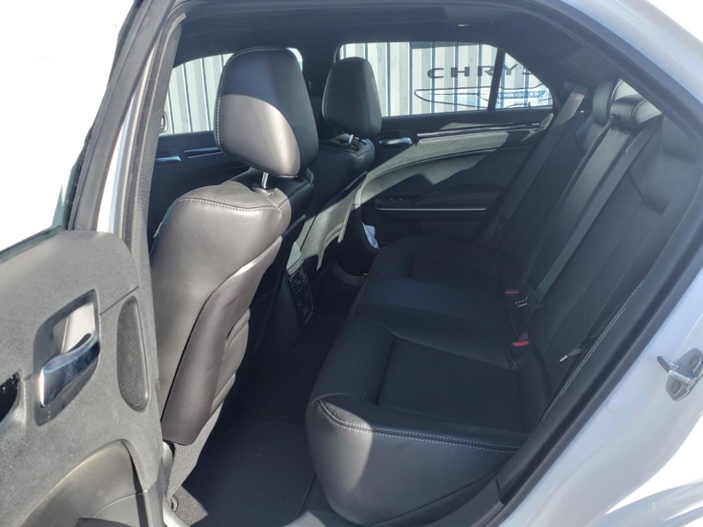 Vehicle image 29 of 33