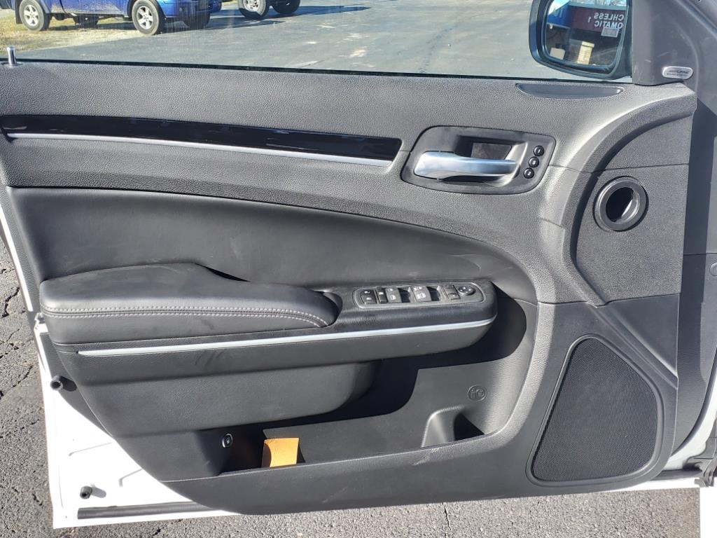 Vehicle image 9 of 33