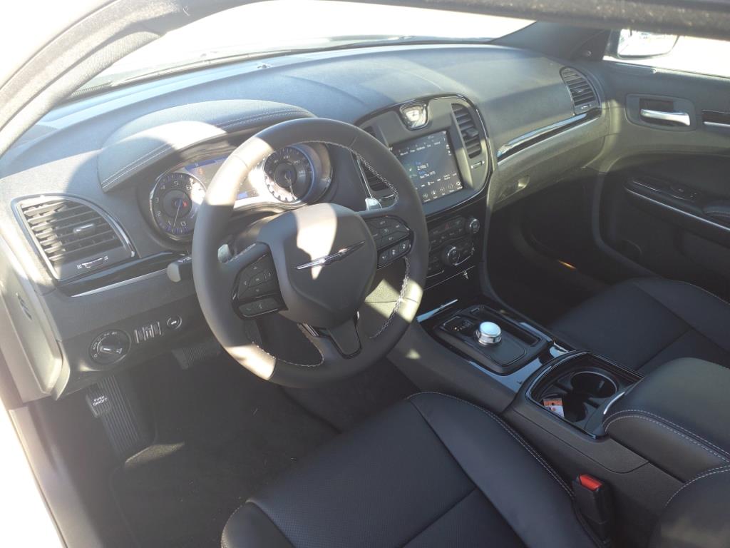 Vehicle image 12 of 33