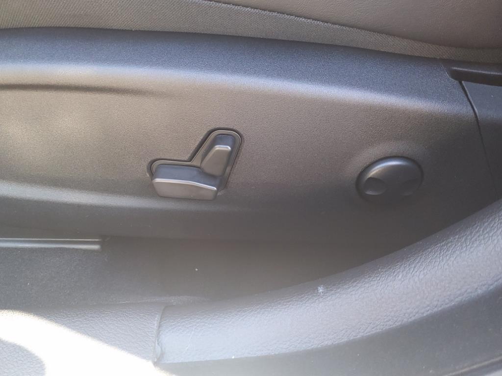 Vehicle image 14 of 33