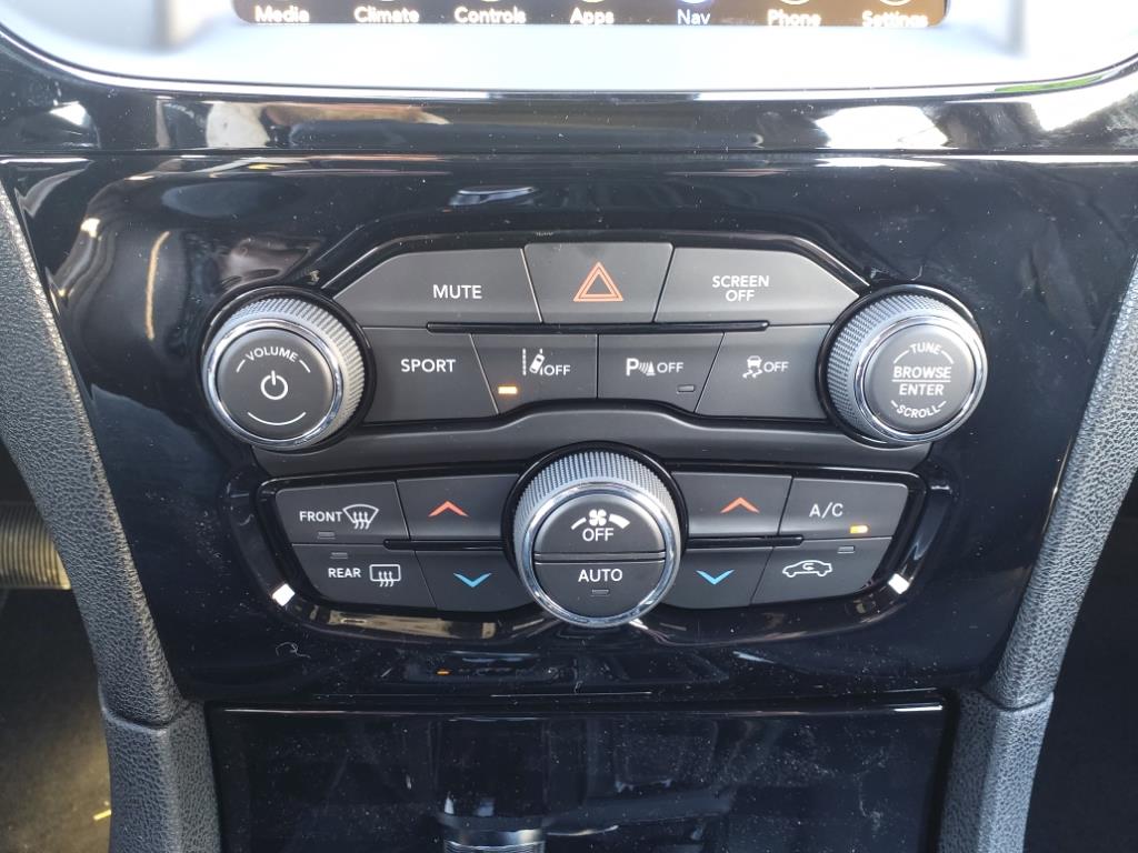 Vehicle image 24 of 33