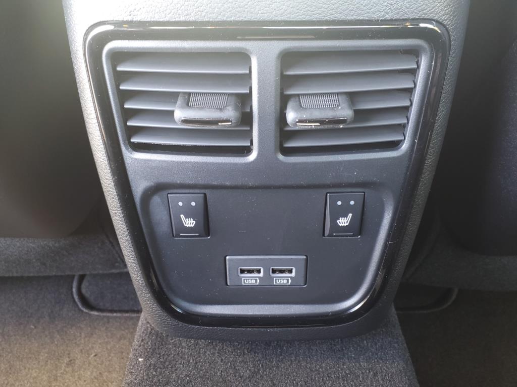 Vehicle image 31 of 33
