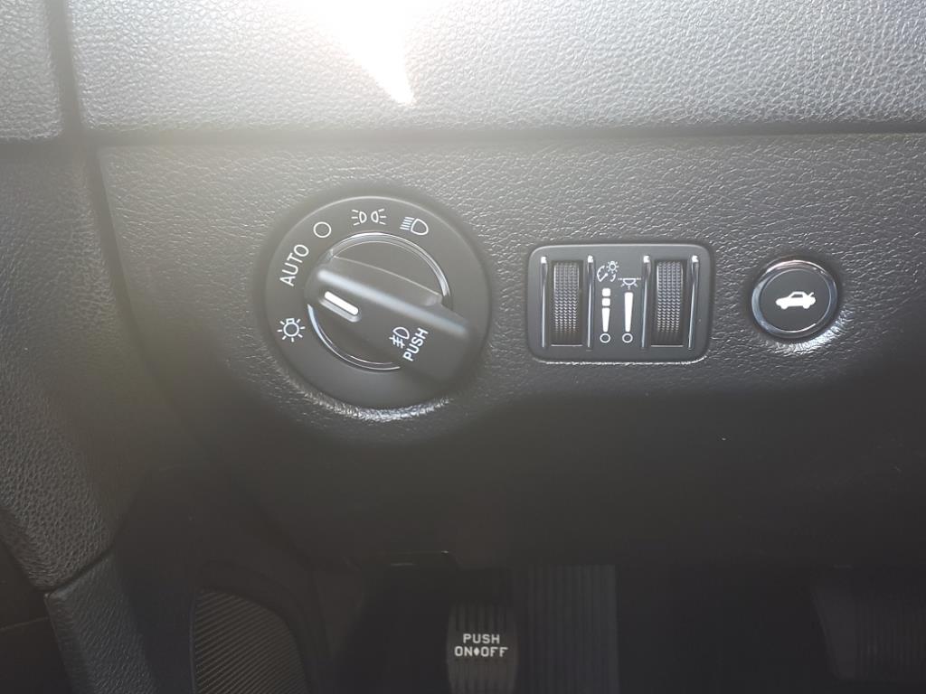 Vehicle image 20 of 33