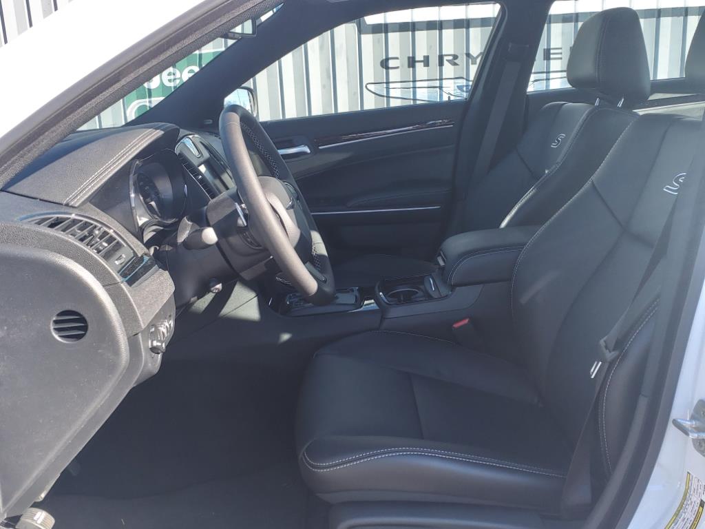 Vehicle image 11 of 33