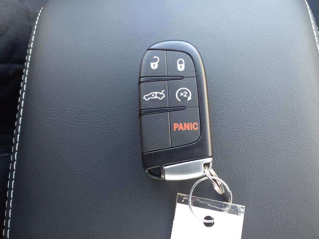Vehicle image 28 of 33