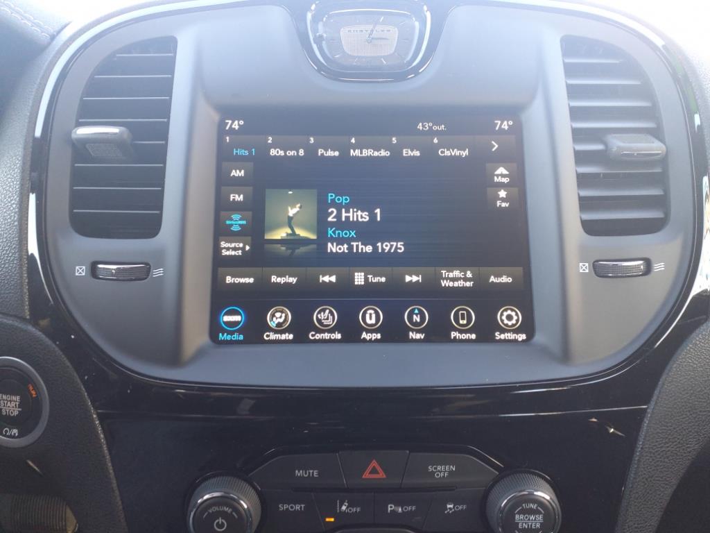 Vehicle image 21 of 33