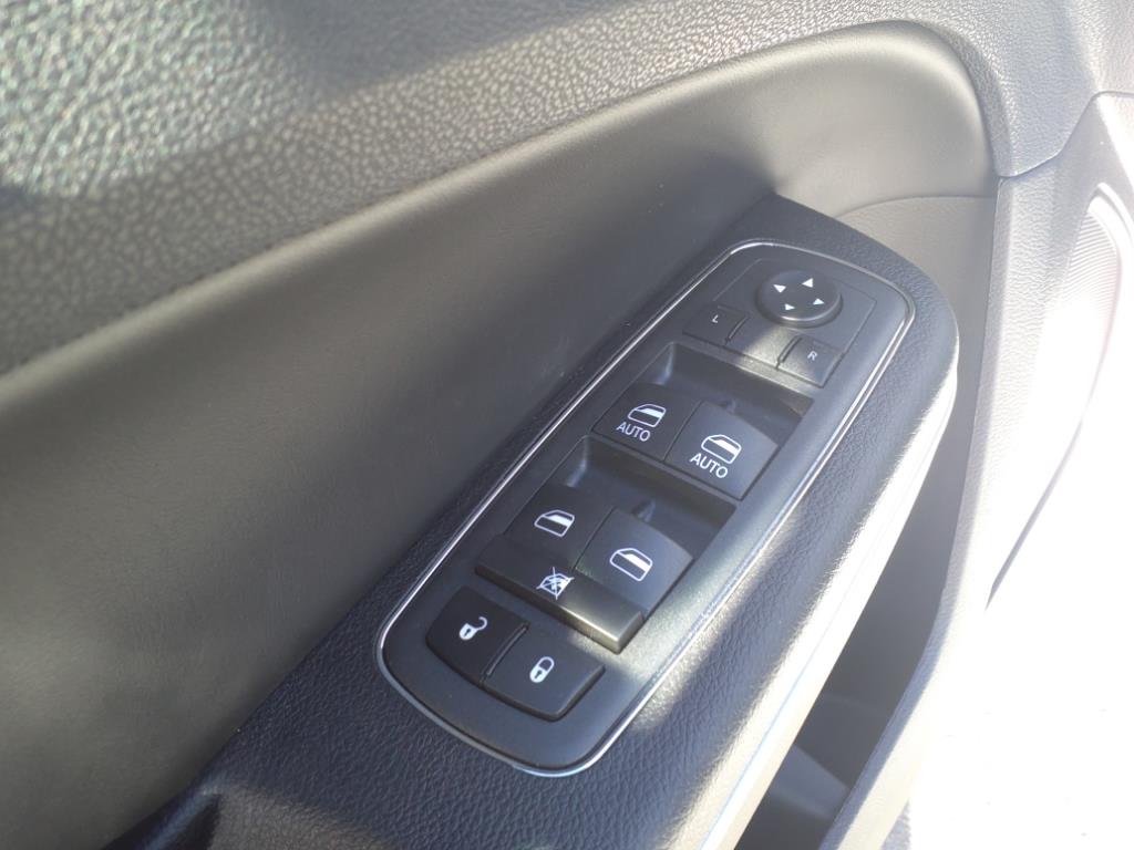 Vehicle image 10 of 33