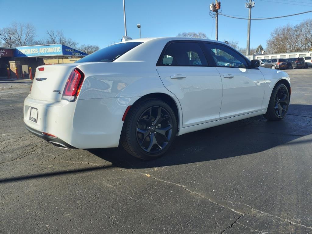 Vehicle image 5 of 33
