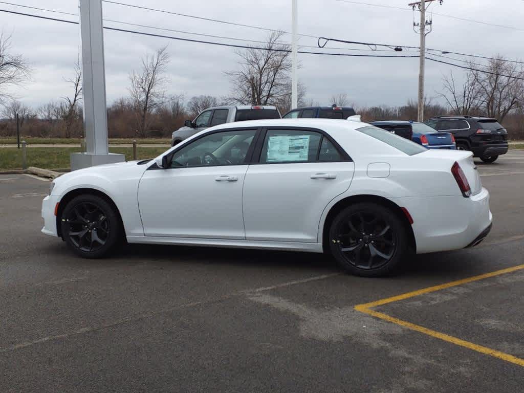 Vehicle image 7 of 21