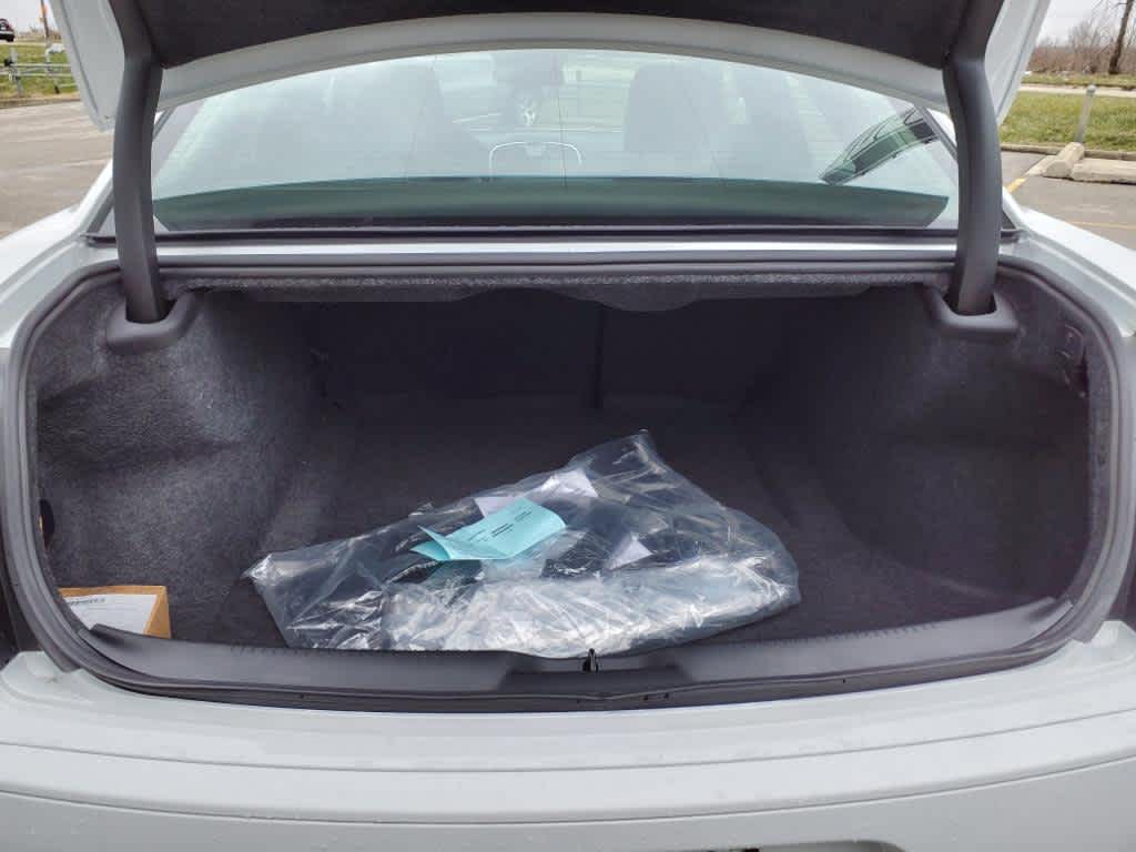 Vehicle image 16 of 21