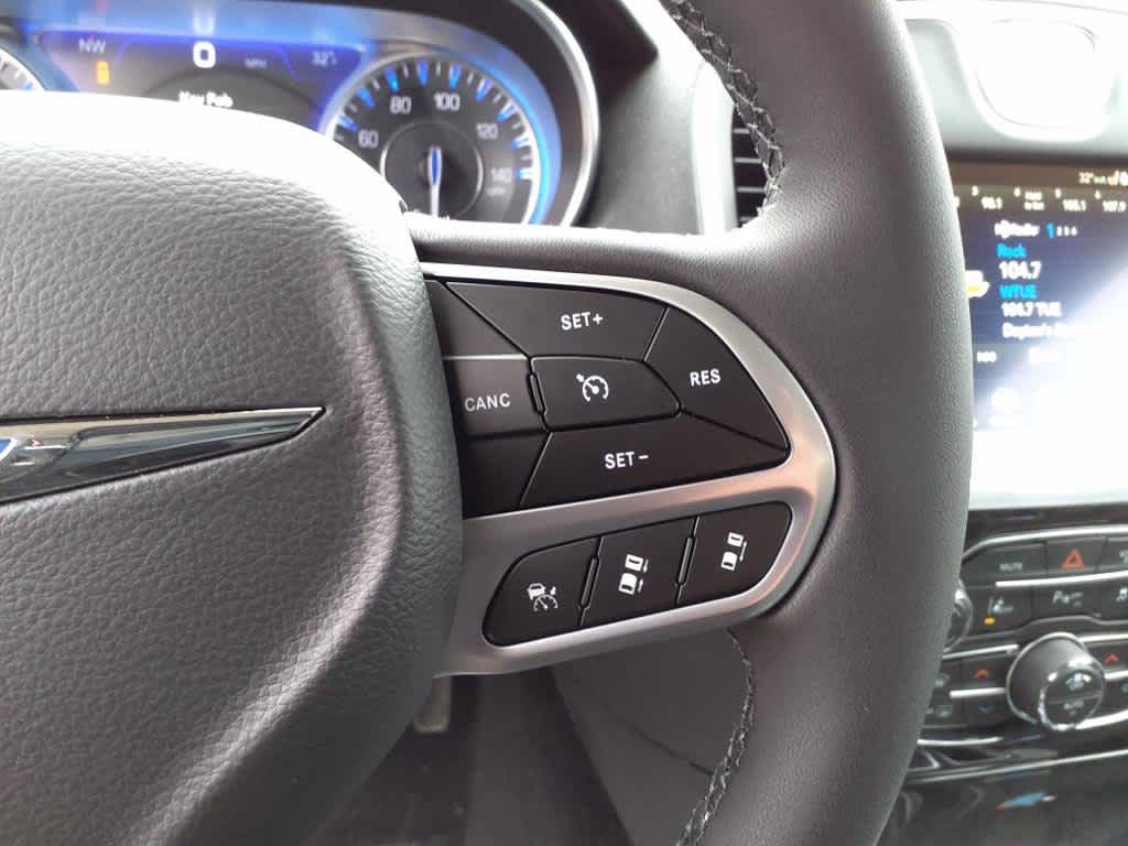 Vehicle image 19 of 21