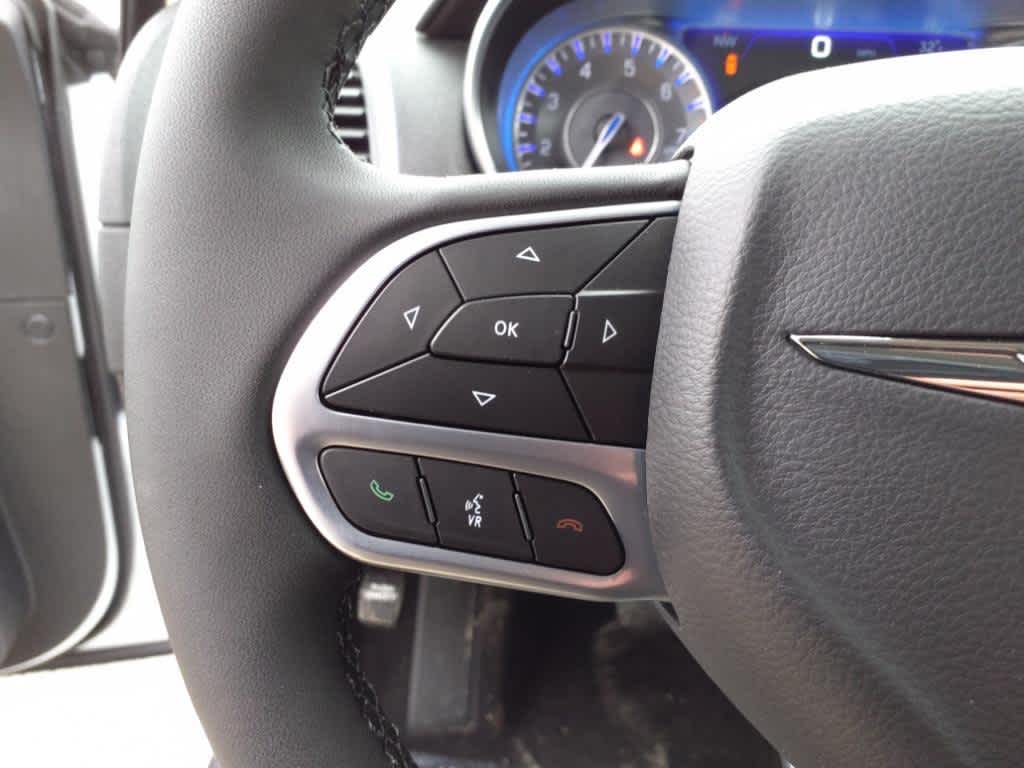 Vehicle image 18 of 21