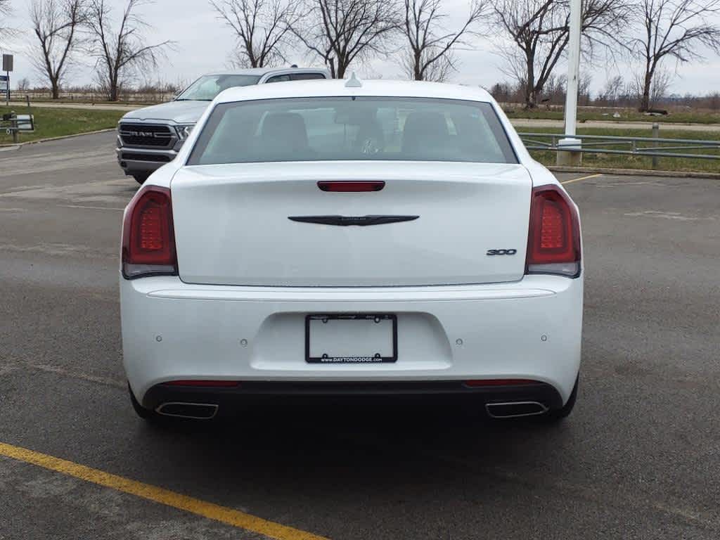 Vehicle image 4 of 21