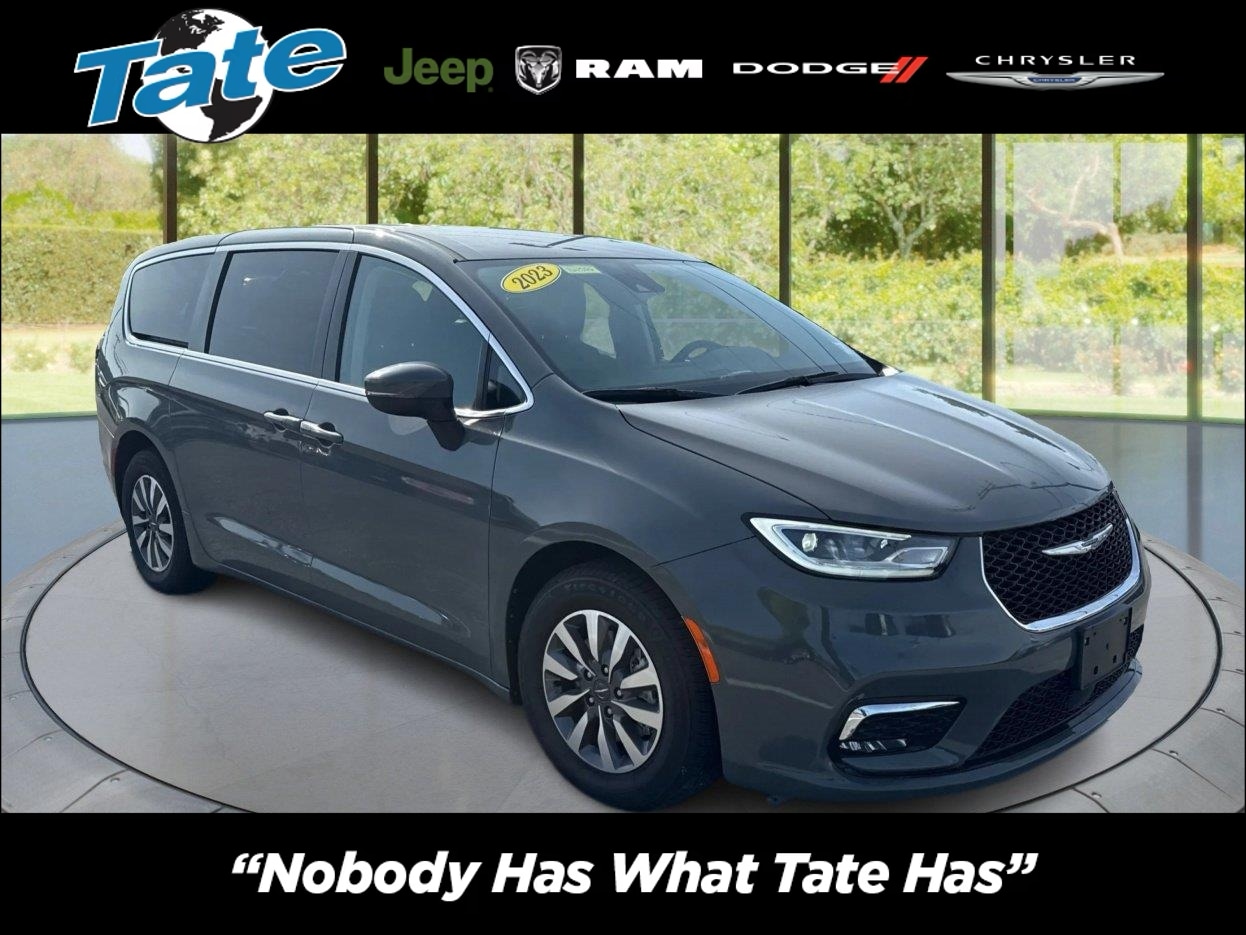 2023 Chrysler Pacifica Hybrid Touring L Image 3 of 21