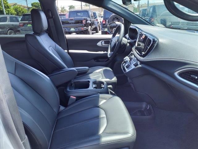 2023 Chrysler Pacifica Hybrid Touring L Image 28 of 34