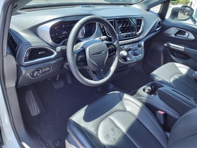 2023 Chrysler Pacifica Hybrid Touring L Image 7 of 34