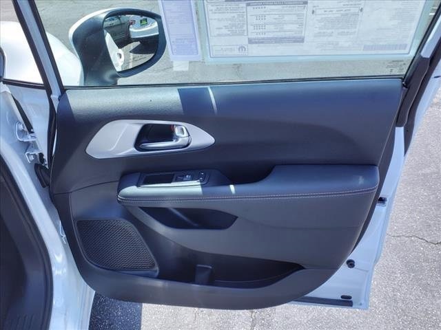 2023 Chrysler Pacifica Hybrid Touring L Image 27 of 34