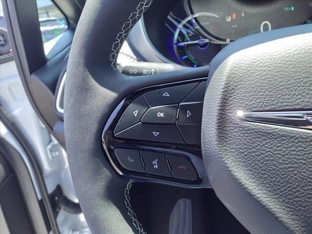 2023 Chrysler Pacifica Hybrid Touring L Image 13 of 34