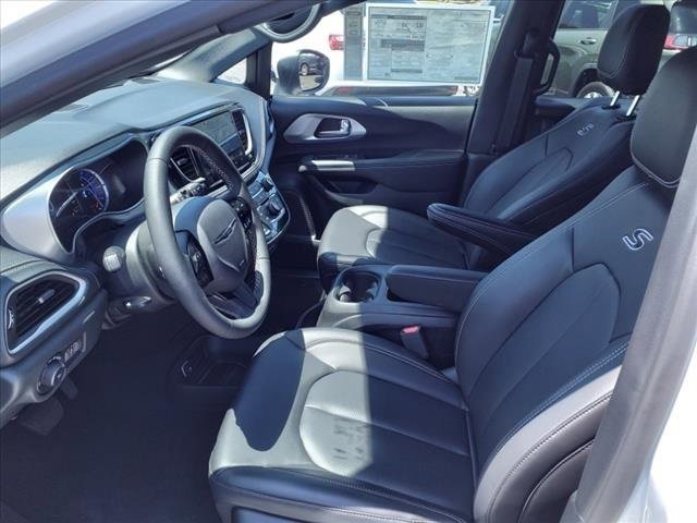 2023 Chrysler Pacifica Hybrid Touring L Image 21 of 34