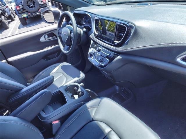 2023 Chrysler Pacifica Hybrid Touring L Image 26 of 34