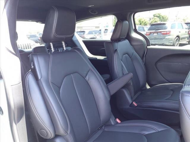 2023 Chrysler Pacifica Hybrid Touring L Image 25 of 34
