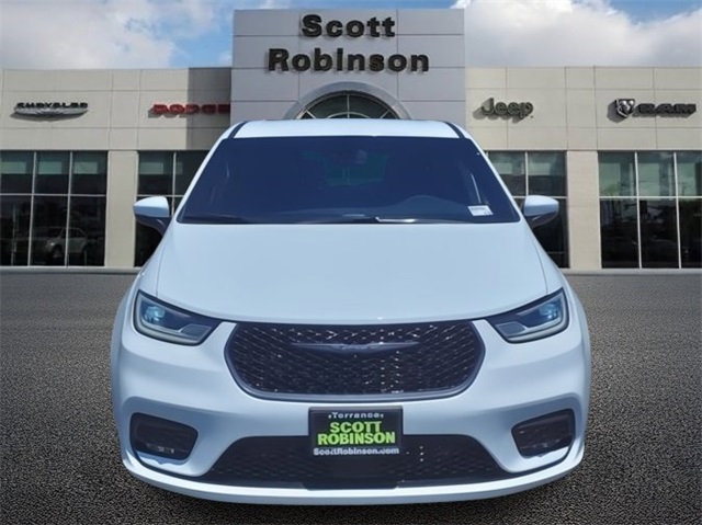 2023 Chrysler Pacifica Hybrid Touring L Image 3 of 34