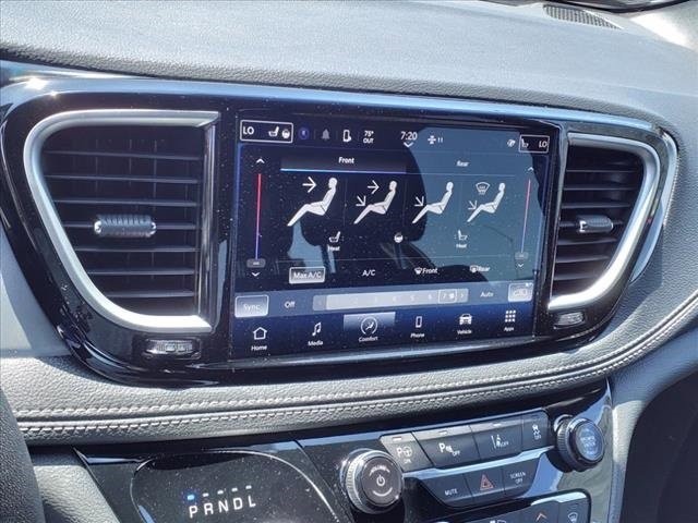 2023 Chrysler Pacifica Hybrid Touring L Image 8 of 34