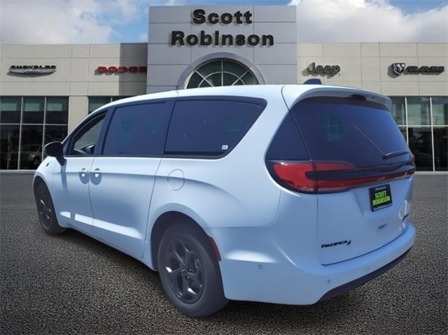 2023 Chrysler Pacifica Hybrid Touring L Image 6 of 34