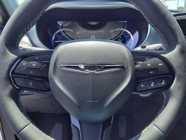 2023 Chrysler Pacifica Hybrid Touring L Image 18 of 34