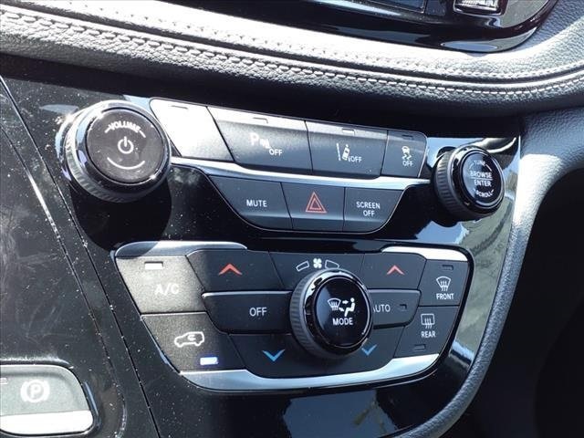 2023 Chrysler Pacifica Hybrid Touring L Image 9 of 34