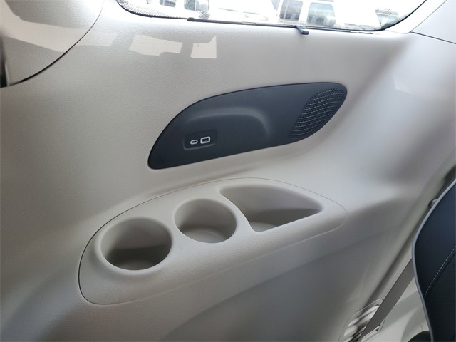 Vehicle image 13 of 34