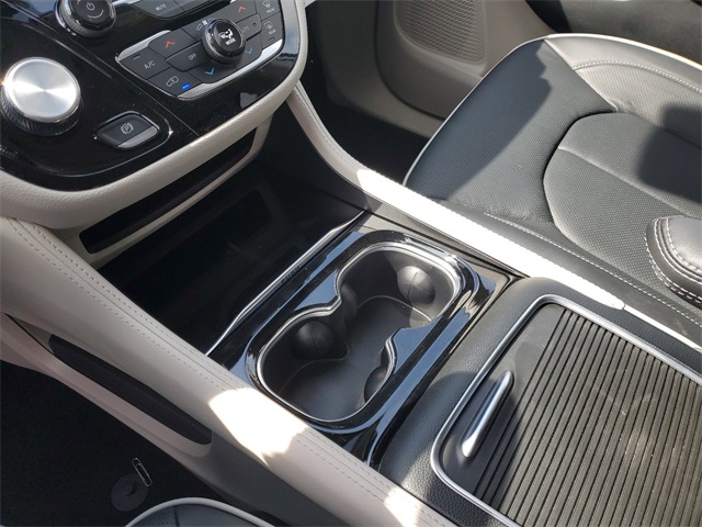 Vehicle image 32 of 34