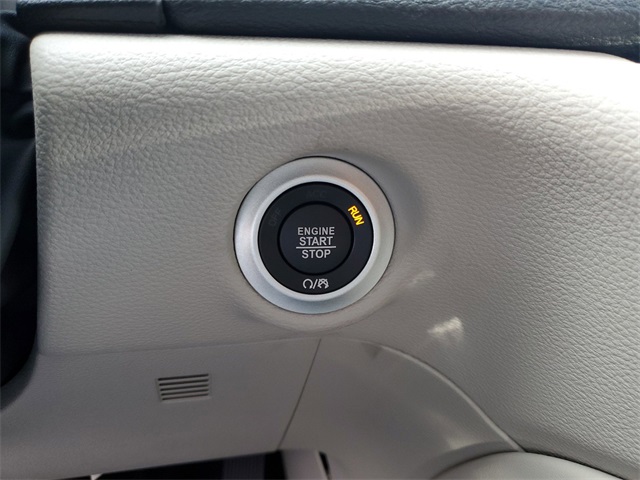 Vehicle image 28 of 34