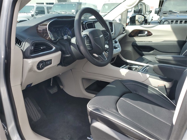 Vehicle image 21 of 34