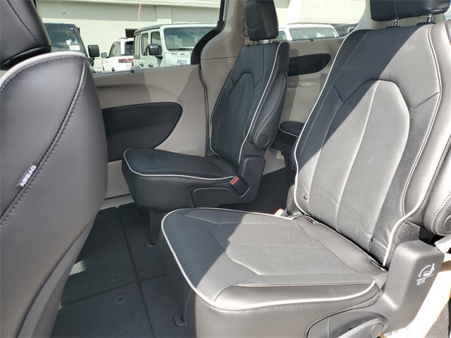 Vehicle image 11 of 34