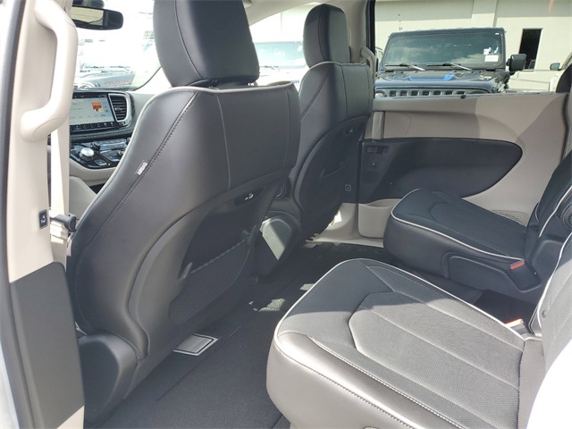 Vehicle image 10 of 34