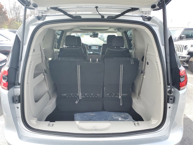Vehicle image 8 of 34