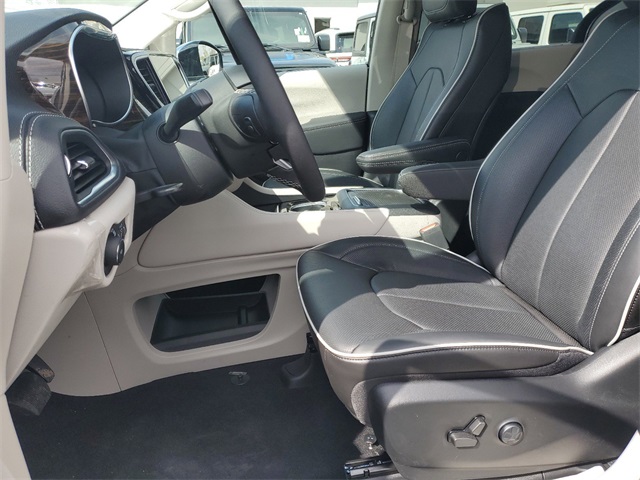 Vehicle image 22 of 34