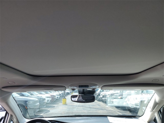 Vehicle image 18 of 34