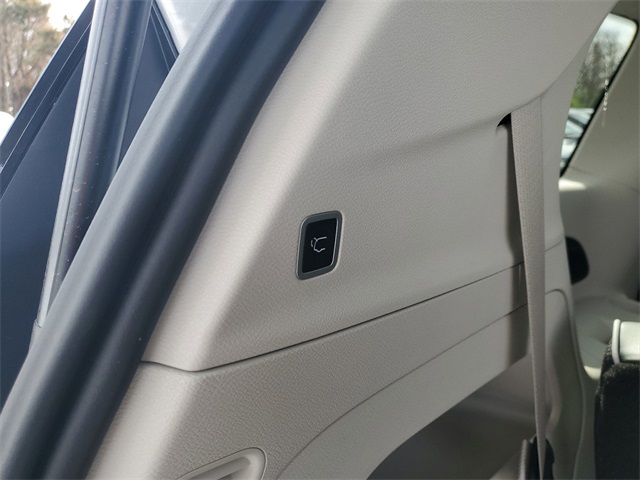 Vehicle image 9 of 34