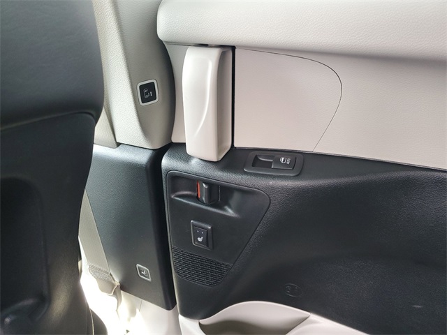 Vehicle image 15 of 34