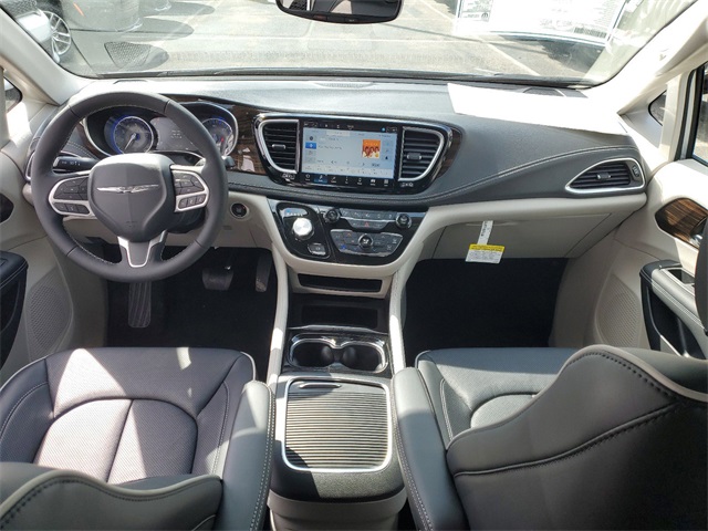 Vehicle image 17 of 34