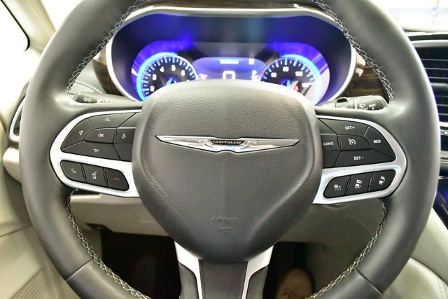 2023 Chrysler Pacifica Limited Image 18 of 36