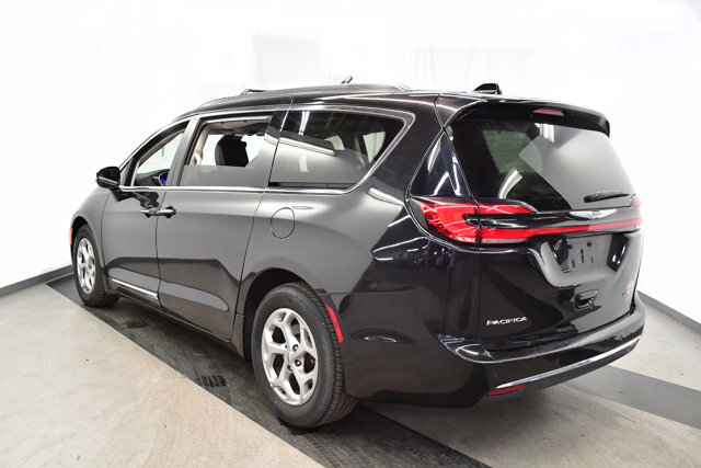 2023 Chrysler Pacifica Limited Image 7 of 36