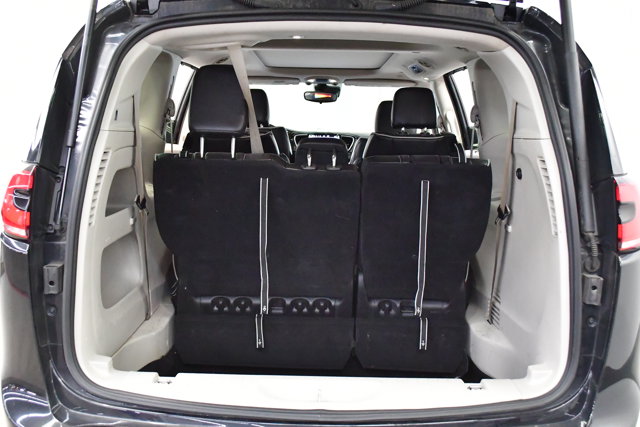 2023 Chrysler Pacifica Limited Image 12 of 36