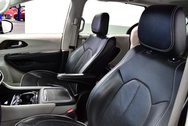 2023 Chrysler Pacifica Limited Image 16 of 36